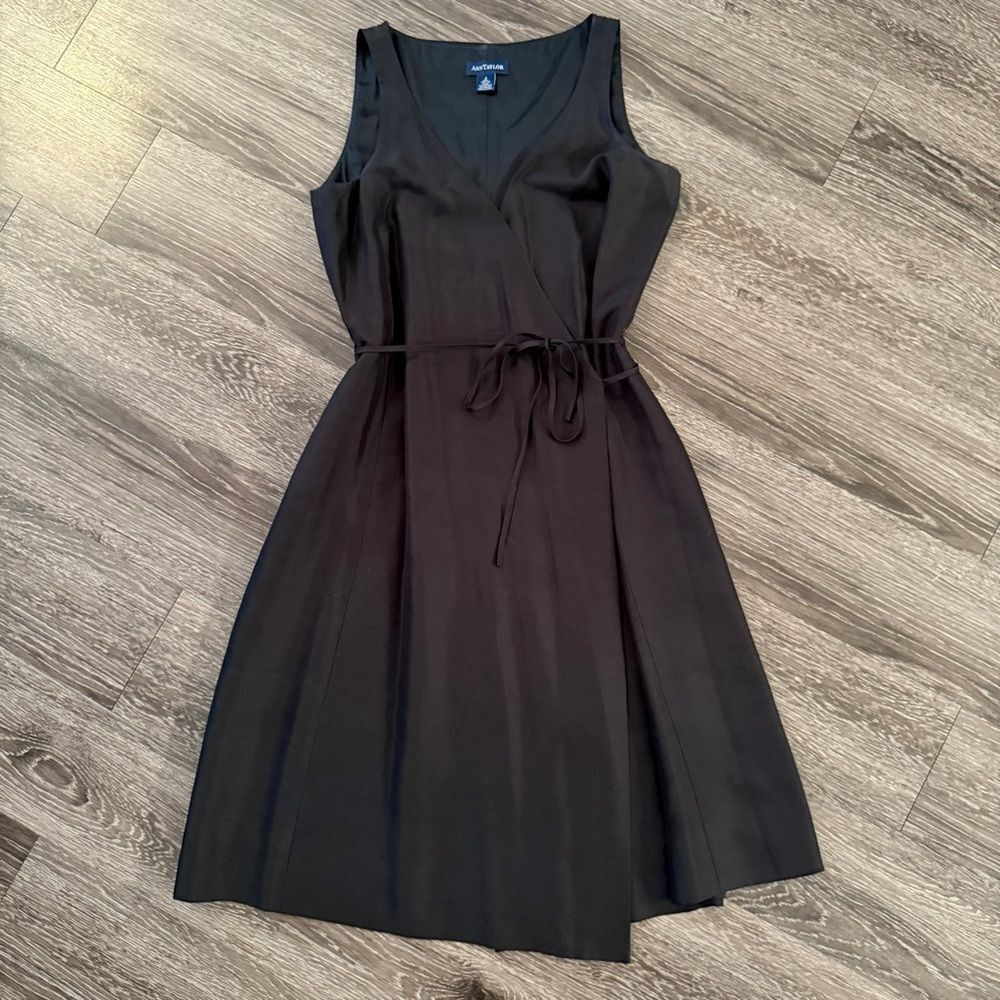 Ann Taylor Black V-Neck Sleeveless Tie-Waist Dress